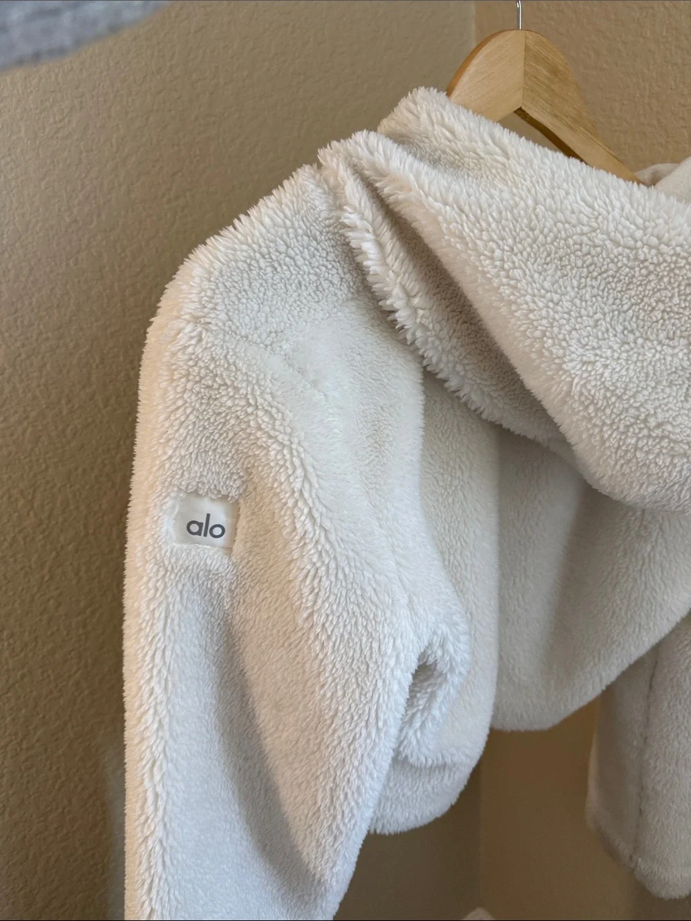 ALO Yoga plush cream